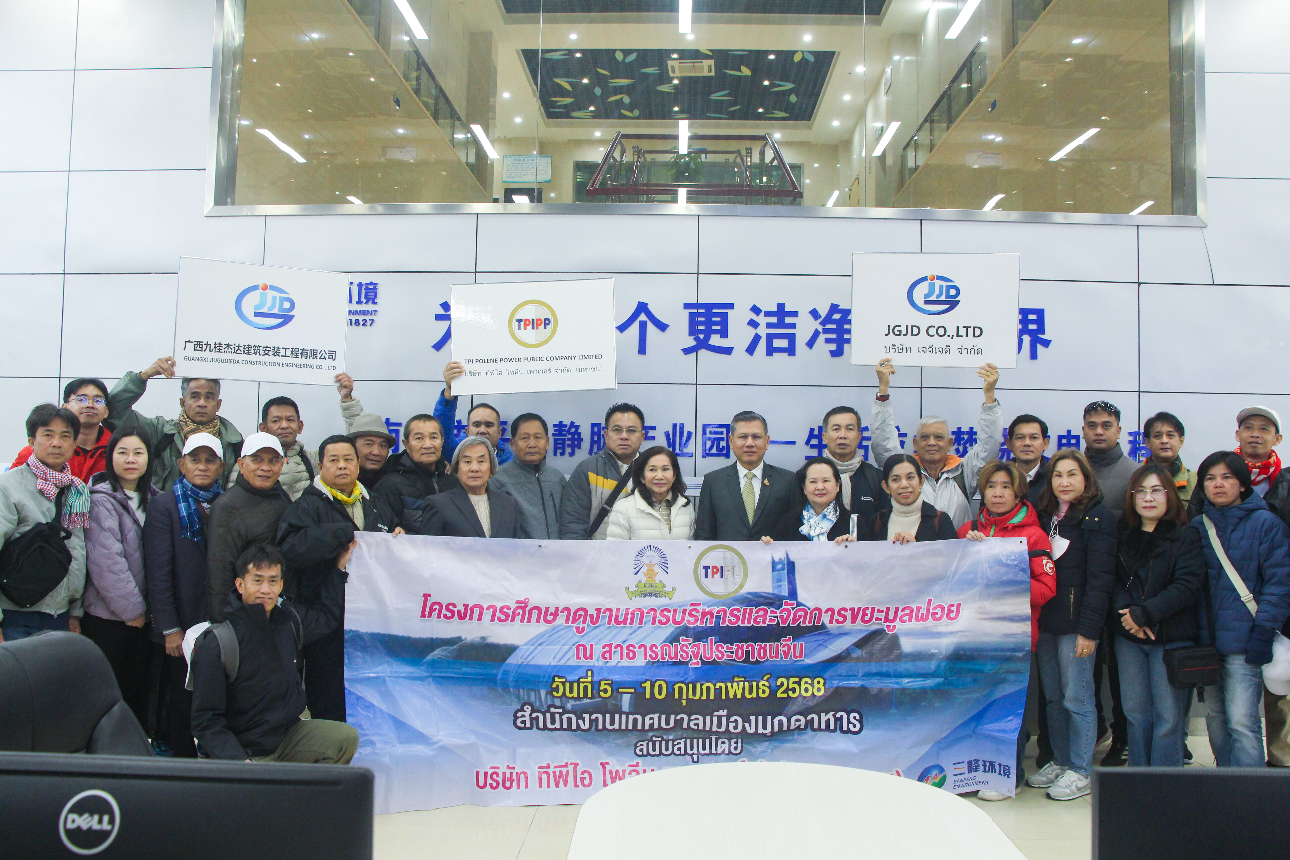 泰國穆達漢府府尹沃拉巖·布納拉吉一行到南寧三峰公司參觀交流